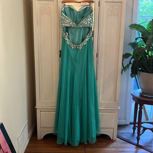 Strapless Alyce Paris Homecoming Winter Formal Prom Dress - Picture 4 of 12